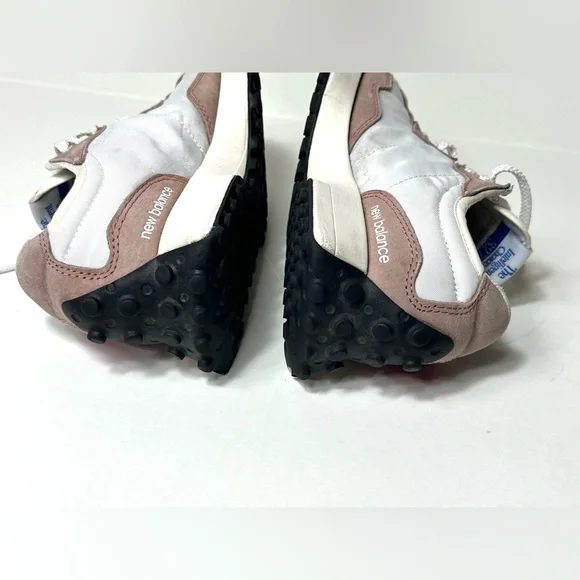 New Balance 327, in a white, pink, and red colorway size 7.5 - Picture 5 of 14